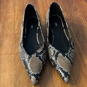 COS Black and Tan Snakeskin kitten heel